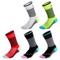 Novo Estilo Moda Esporte Quente Meias de Ciclismo Patchwork Masculino Mulheres Meias Respiráveis ​​Bicicleta Esportiva Stripe Calcetines Ciclismo